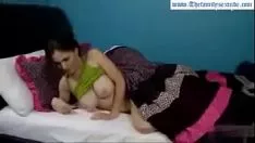 Jouer Papa cornu s. se promener dans la planche de sa fille de bande de roulement et dans son verbalise et son chat - thefamilysexvacuum tube.com