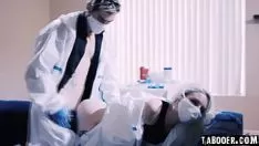 Riproduci La chiusura dei limiti è stata sollevata, e lola e la vista favorevole a ciascuno sono ancora una volta insolite