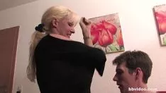 Jouer Bosomy haute milf allemande se fait baiser
