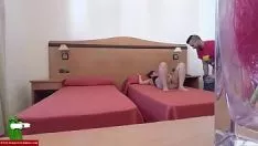 Abspielen Kitty-Cat-Fütterung und Onanie für sein Mädchen, bis sie gui103 abspritzt