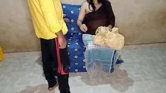 চালান শ্বশুরবাড়ির আত্মীয়-স্বজনদের মধ্যে জামাই-জামাই-আত্মীয়-শ্বশুর-আত্মীয়-আত্মীয়-শ্বশুর-শাশুড়িকে আগে আঁকড়ে ধরে! অশ্লীল ভাষায় হিন্দি কণ্ঠস্বর