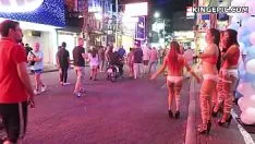 تشغيل يتمنى شباب الساندويتش الغربيون أن يتعرفوا على سيامي - إليكم السبب ...