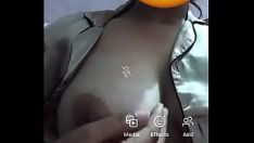 播放 Desi Missy riya 在视频录制电话中查看大罪并为男友施加大罪。查看我和她为我做爱