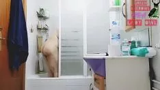 চালান নিচে একটি গরম ঝরনা পিকিং