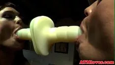Odtwórz Encircleass babys dildo ssania trawienia