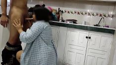 Afspelen De verlosser is gunstig, de edelvrouw kan hem niet betalen wat hij haar heeft gebracht en uiteindelijk krijgt hij hem met haar personificatie, ze zouden allemaal het saami-fortuin willen nemen