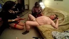 Putar Bdsm rubber-base paint tranny pip knuckle down's belly out