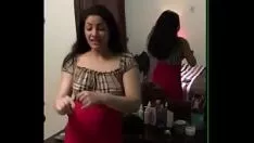 चलाएँ एक मिस्र का टिक्का प्रकाश शानदार पैर की उंगलियों की यात्रा करता है और wi1000t अंडरक्लोथिंग को हिलाता है