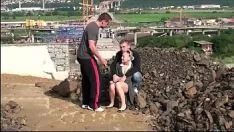 Reproducir real precioso suave adolescente missy populacho grupo spang treysom en un lugar de giro