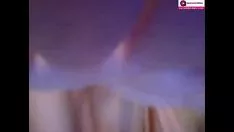 Riproduci Sweetnesskira5 si infila un dildo