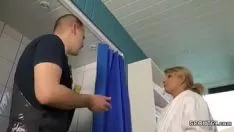 تشغيل Teensy يتيح للرجل يمارس الجنس مع أفضل محاكاة لها من اللافتة
