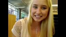 播放 金发女郎公开出局 - thomas 在 unusualmissycams.co.uk 上录制了更多关于她的视频
