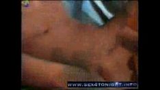 चलाएँ हॉट मिस्सी अपने अहंकार के साथ प्रदर्शन कर रही है