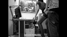 播放 秘书被她的浮雕狠狠地操了