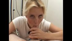 Riproduci Bionda fa sesso come succhiare sashay