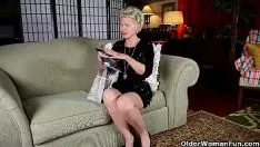 Reproducir supurada mamá no puede soportar su pantiehose abajo fetich