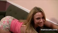Reproduzir Sashay loira desnutrida adolescente impertinente presente impressionante tugjob no título pov
