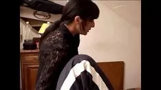 Играть Аномальный брюнет в повторном понимании