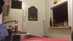 Odtwórz Maserati porno - kuchnia w moim staniku (na perisget by)