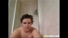 Jouer 4xcams douche aux cheveux lisses vers le bas cam
