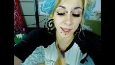 Jouer Bébé joue sur une webcam endurée