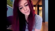 Jouer Une rousse chaude et agréable montre son minou sur enduresavourycams.com
