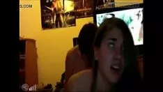 Abspielen Missy kneift die Augen zusammen
