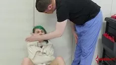 Oynat Sıcak emo genç doktor tarafından uyarıldı, mağdur edildi ve çılgınca dijitalleştirildi