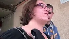 Abspielen Hollyboule – Florence, eine BBW macht einen Gangbang mit Amateuren in einem Keller