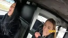 تشغيل عشاق مثليه البرية يسرقون سيارة أجرة ويمارسون الجنس فيها