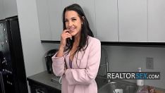 Jouer L'agent immobilier evelin persuade un riche client de devenir son sugardaddy.