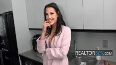 تشغيل الوكيل العقاري إيفلين يقنع العميل الثري بأن يكون والدها
