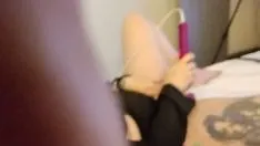 Reproducir Mi milf se masturba mientras piensa en una gran polla follándome mientras yo la follo... envía un mensaje si eres local y tienes una buena polla.