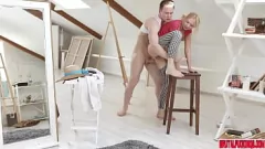 Jouer Adolescente blonde enculée par la gorge soumise à la domination de la bite