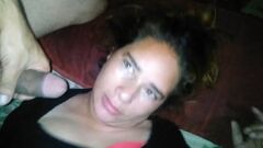 Redare MILF latină suge și este futută misionar în timp ce se joacă cu sânii ei noaptea