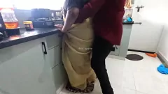 चलाएँ तमिल नौकरानी की निषिद्ध रसोई मुठभेड़