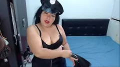 Jouer Disciplines de la police des Latina avec fessée et BDSM