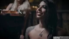 Riproduci TAWATEED MILF GINA VALENTINA FINGERS E LECCHS FONTI PICCOLA DI REAGAN FOXX nell'incontro lesbico