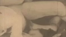 Riproduci Il divertimento delle lanterne notturne presenta "triadi del tempo di origine" dal mio enigma vivente, gli squittii sexy di un gentiluomo del lato vittoriano