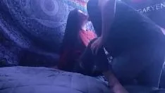 Riproduci I compagni si affezionano in seguito all'osservazione del palo di troni
