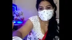 चलाएँ गीता भाभी देख रही है उसकी गांड