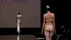 Abspielen Sehr intime Kleidung